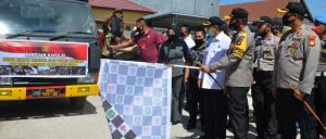 23.7 foto sidrap kapol Disaksikan Bupati Sidrap, Kapolda Sulsel Lepas Bantuan 30 Ton Beras ke Masamba