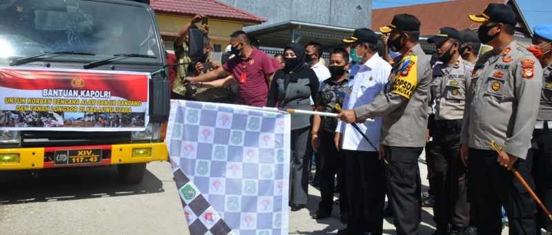 Disaksikan Bupati Sidrap, Kapolda Sulsel Lepas Bantuan 30 Ton Beras ke Masamba