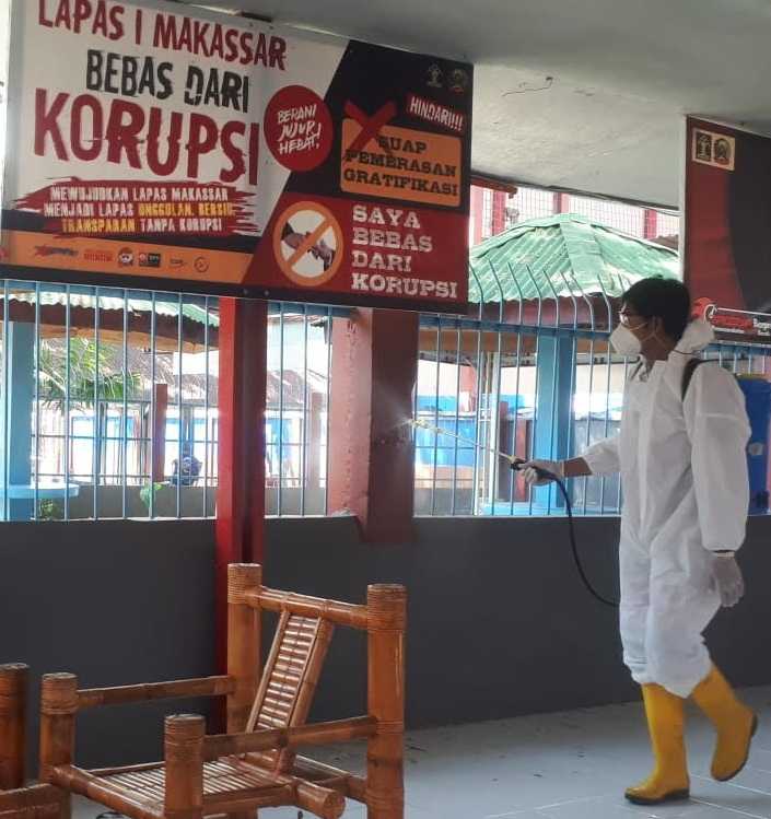 PMI Makassar Kembali Semprotkan Disinfektan di Lapas dan Rutan