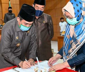 9.7 foto sidrap akla Aklamasi, Paripurna DPRD Sepakati Dua Ranperda Menjadi Perda