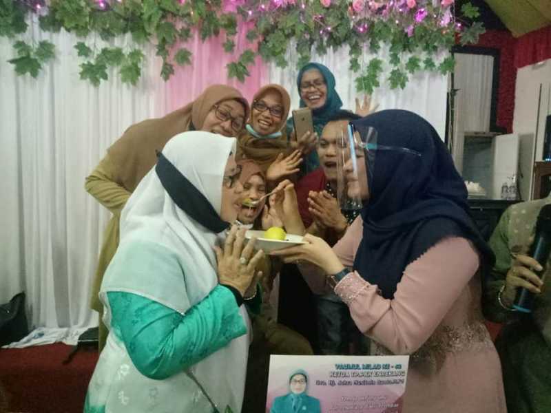 HUT Ke 62, Johra MB Dapat Suapan Nasi Tumpeng Dari Hatijah Asman