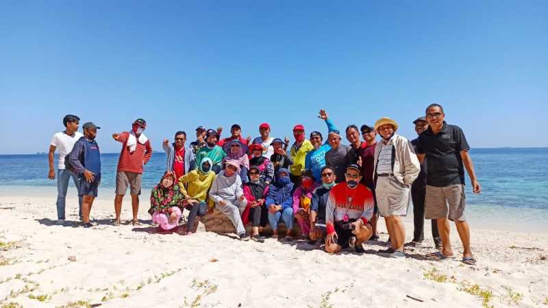 Aktifis Lingkungan Gusung Tallang Community Aksi Alam di Pulau Panambungan