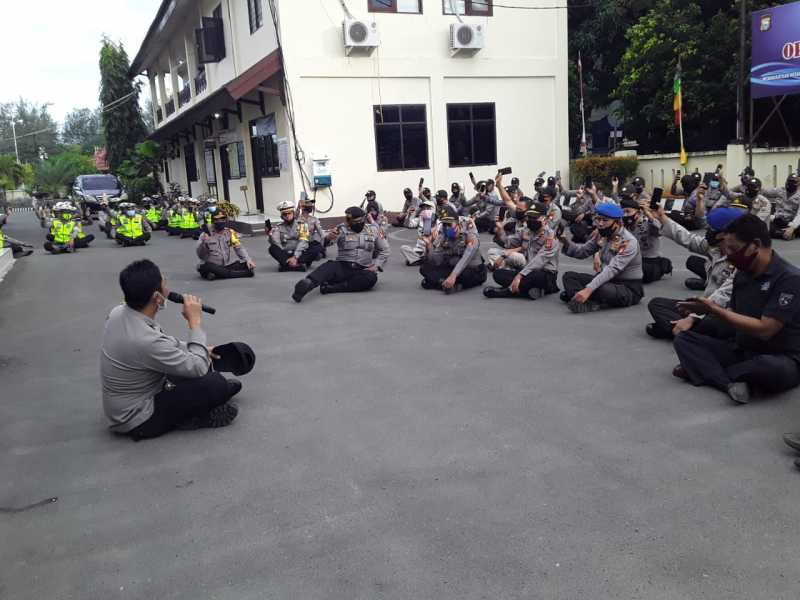 Duduk Bersilah Sambil Memberikan Arahan, Kapolres Selayar Katakan Hal Ini