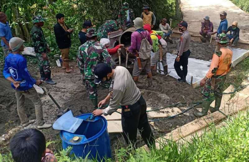 Setelah Tertunda, Karya Bakti Skala Besar TA. 2020 TNI Lanjut di Dua Desa Kecamatan Berbeda.