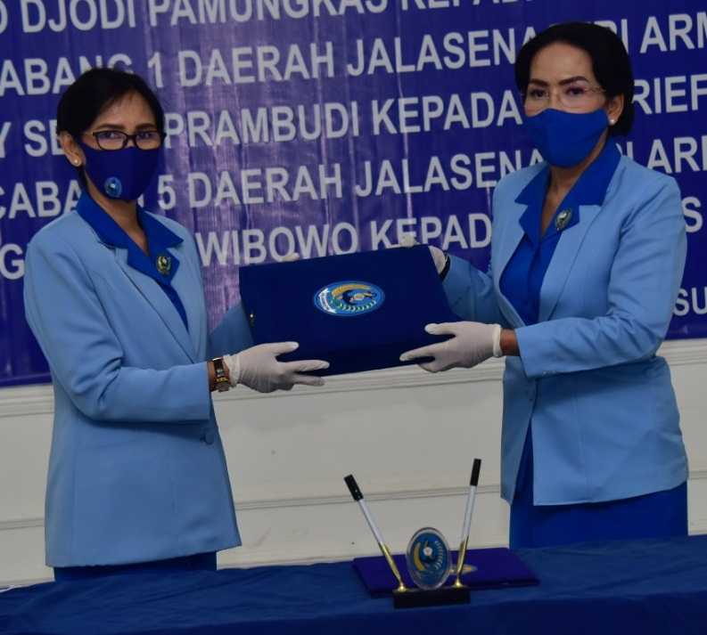 Ny. Erna Benny Sukandari Jabat Ketua Korcab VI DJA II
