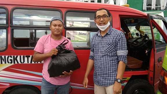 Jelang HUT ke-52, BPJS Kesehatan Ambon Salurkan Bantuan ke Warga Sekitar