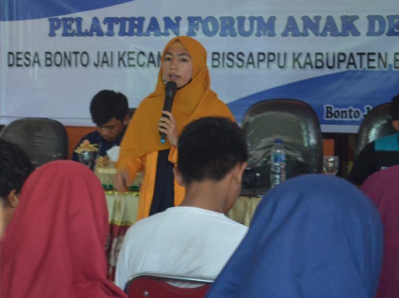 Mahasiswi UNM Paparkan Public Speaking di Pelatihan Forum Anak