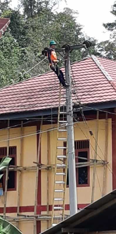 Kini, Dua Dusun di Desa Toddolimae Bisa Nikmati Listrik Kini, Dua Dusun di Desa Toddolimae Bisa Nikmati Listrik