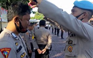 31.8 foto banta kapolres Kapolres dan Kasi Propam Periksa Sikap Tampang dan Kelengkapan Personel