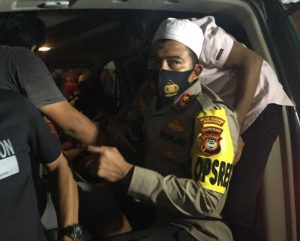 31.8 foto kadarislan AKBP Kadarislam Dampingi Keluarga Korban Penembakan ke Rumah Duka