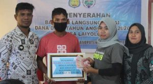 6.8 FOTO SELAsalurkan Pemdes Laiyolo Salurkan BLT DD Tahap III untuk 100 KK Penerima Manfaat