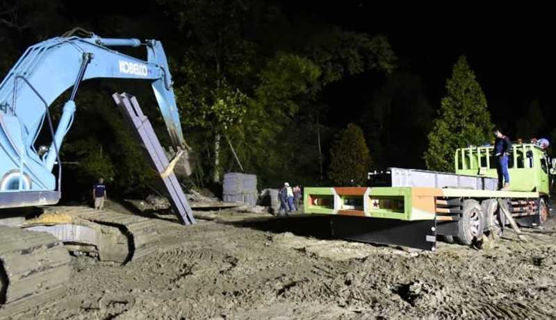 BBPJN Wilayah XIII Bina Marga Makassar Bangun Jembatan Balebo yang Putus