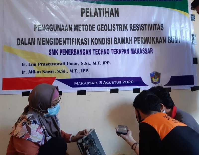 Dosen UMI Pengabdian Masyarakat di SMK Techno Terapan Makassar