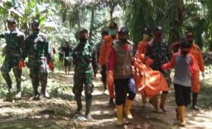 Tim Gabungan TNI/Polri Temukan Jasad Korban Banjir Bandang Lutra