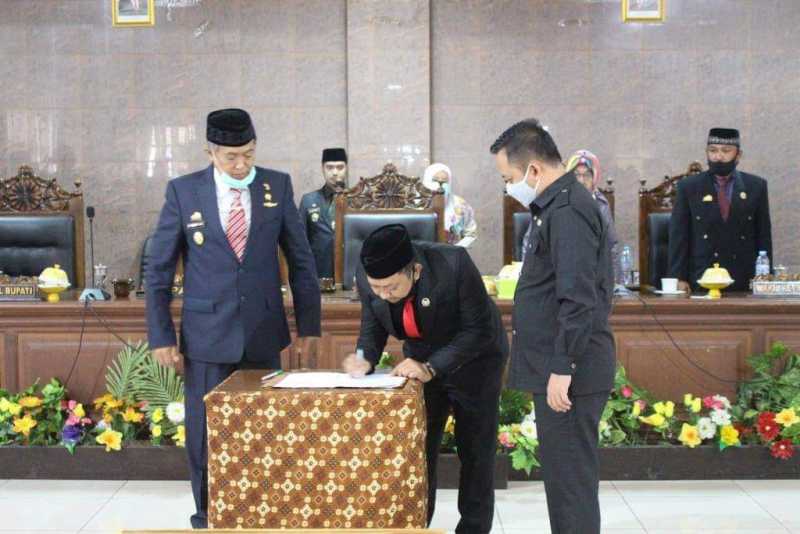 Rapat Paripurna, DPRD Rampungkan Ranperda Pertanggungjawaban APBD T.A.2019