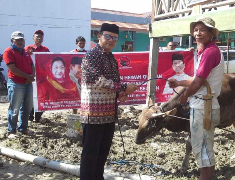 PDI-Perjuangan Lutra Potong 8 Sapi, Satu Ekor di Pasar Selatan