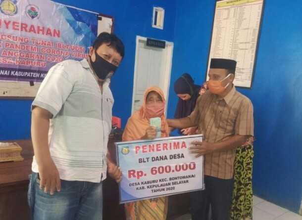 106 KK Warga Desa Kaburu Terima BLT-DD Tahap III