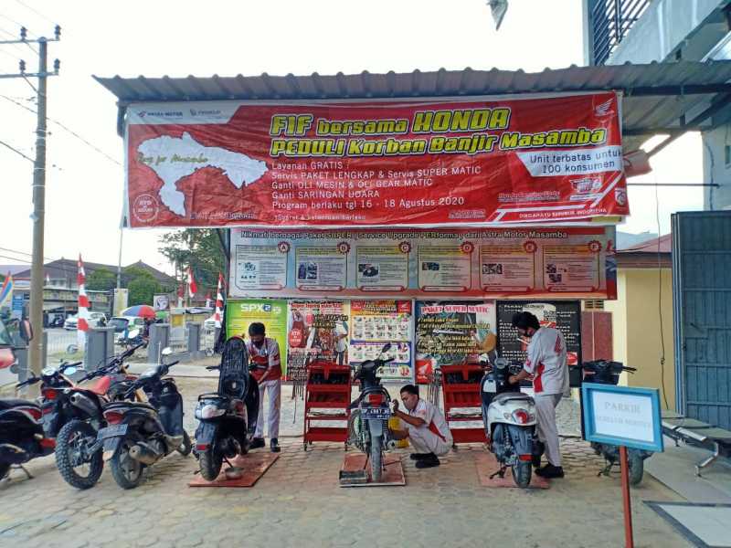 Peduli Masamba, Astra Motor Sulselbartra dan Ambon Bersama FIF Kembali Salurkan Bantuan