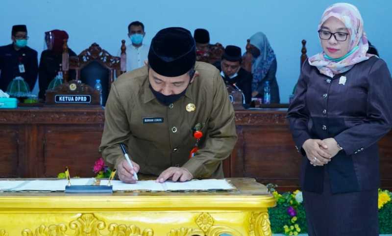 Pemkab dan DPRD Majene Tandatangani Kesepakatan KUA-PPAS APBD 2021