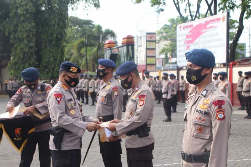 11 Personel Batalyon C Pelopor Terima Penghargaan Kapolda