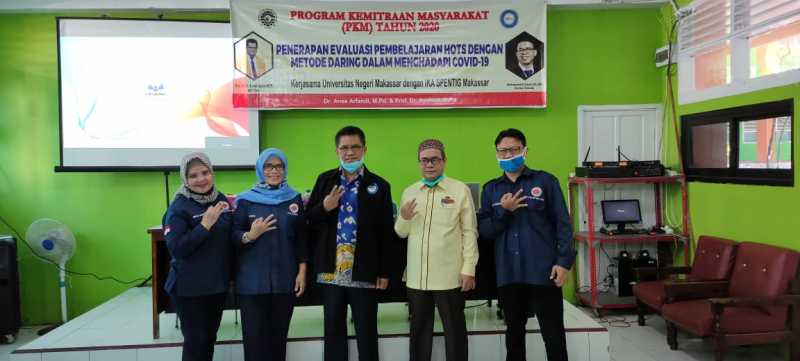 PPs UNM Bersama IKA Spentig Makassar Gelar Workshop bagi Guru SMP Negeri 3 Makassar