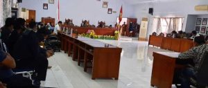 12.10 foto maje tolak Tolak UU Cipta Kerja, Mahasiswa Datangi Gedung DPRD Majene