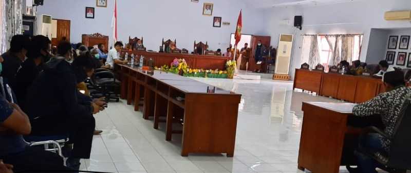 Tolak UU Cipta Kerja, Mahasiswa Datangi Gedung DPRD Majene