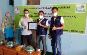 13.10 foto dukung UMKM Dukung UMKM, CSR PLN Bantu Pengembangan Pengelolaan Bank Sampah Karuwisi