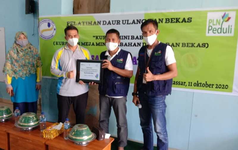 Dukung UMKM, CSR PLN Bantu Pengembangan Pengelolaan Bank Sampah Karuwisi