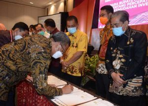 14.10 foto sidrap saksi Disaksikan Menpan RB, Bupati Sidrap dan Gubernur Teken Kesepakatan Percepatan dan Kemudahan Investasi