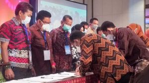 15.10 foto lutim saksikan Disaksikan Menpan RB, Jayadi Nas Teken MoU Kemudahan Investasi di Lutim