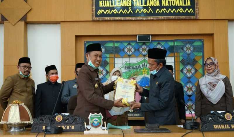 Bupati Pangkep Serahkan Naskah Ranperda ABPD TA 2021, Nilainya Rp1,3 T