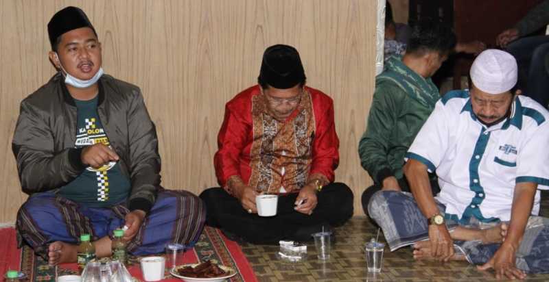 Diajak Warga, Calon Bupati Mudassir Menginap di Gattareng
