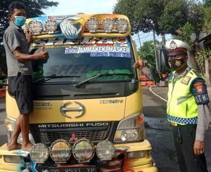 18.10 foto gowa satlan Satlantas Polres Gowa Edukasi Pengguna Jalan, Terapkan Protokol Kesehatan