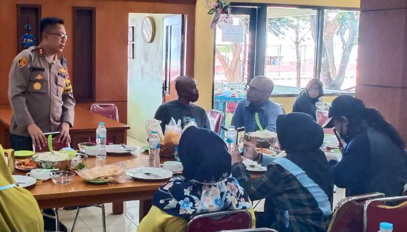 Dimutasi ke Mabes Polri, Kapolres Bantaeng Pamit pada Puluhan Jurnalis
