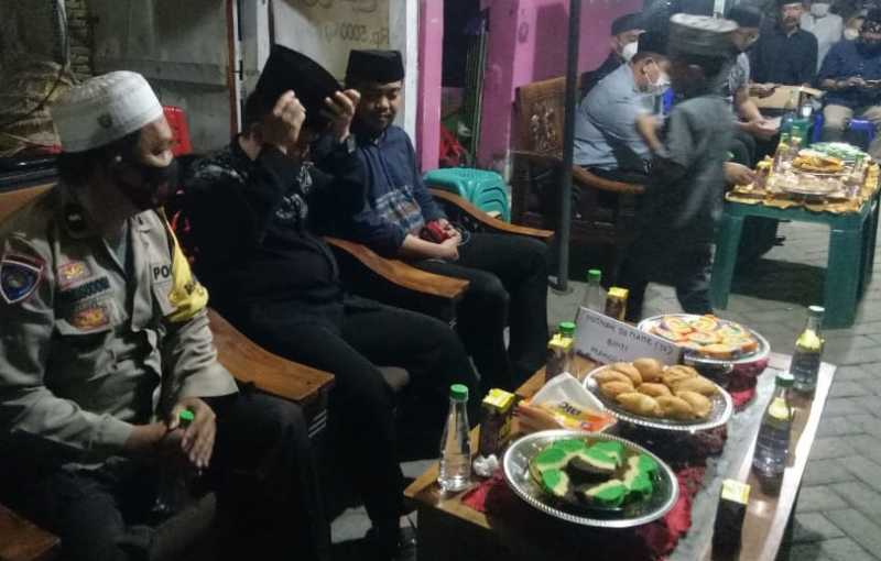 Wujud Empati , Bhabinkamtibmas Tabaringan Hadiri Takziah Warganya