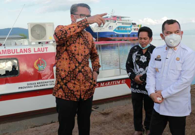 Lutim Terima Bantuan Rp25 Miliar dan 1 Unit Ambulance Danau Lutim Terima Bantuan Rp25 Miliar dan 1 Unit Ambulance Danau