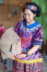 Pengrajin Baju Adat Rampi, Kain Kulit Kayu Beringin Terancam Punah