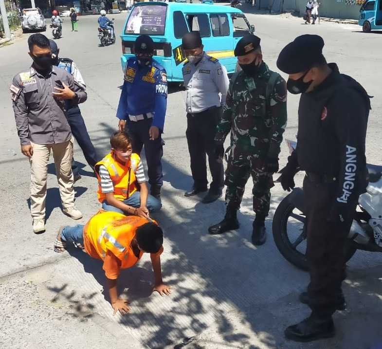 Langgar Protokol Kesehatan, Polres Pelabuhan Beri Sanksi Push Up