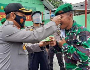 Peringati HUT TNI, Kapolres Majene Beri Kejutan ke Dandim