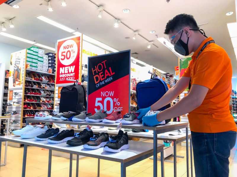 Beli Sepatu Diskon Hot Deal 50 Persen di Payless Shoesource Nipah Mall