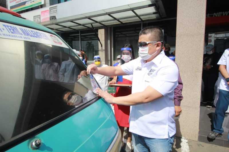 Canangkan Gerakan Angkot Bebas Covid-19, Appi-Rahman Semprot Disinfektan Petepete