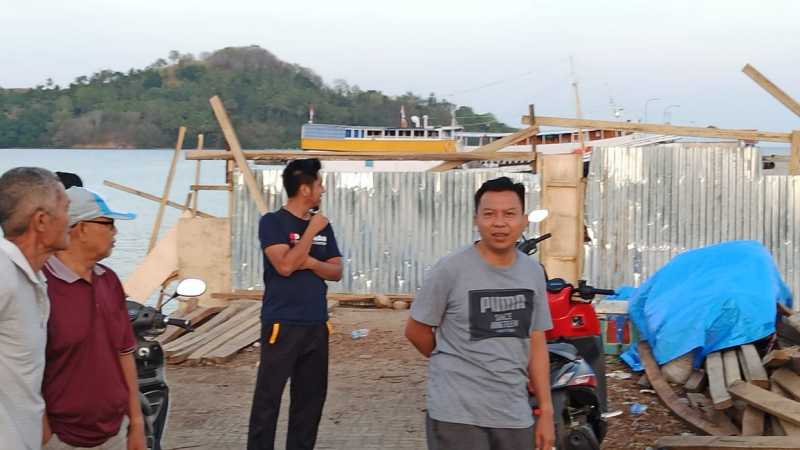 Basli Ali Tinjau Pengaspalan Jalan di Pasimasunggu