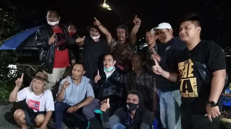 Cawabup Zadrak Tombeg Hadiri Acara Ultah di Kamali Pentalluan, Warga Rebutan Foto