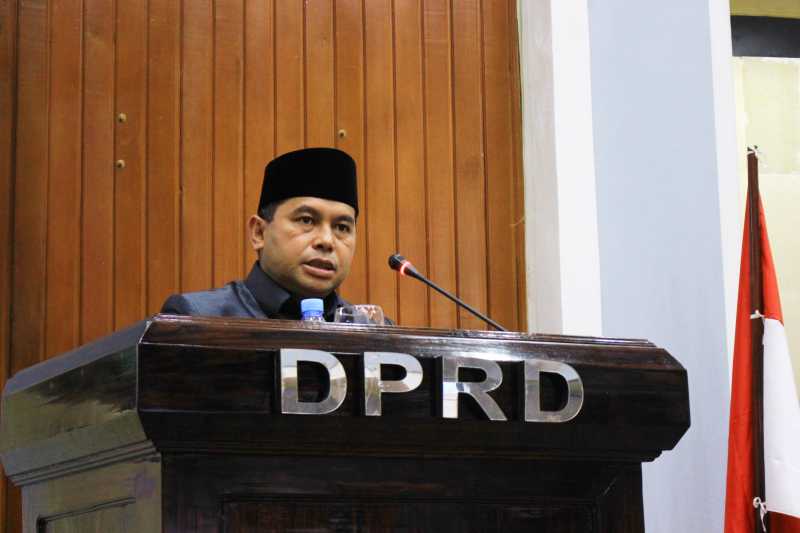 Jayadi Nas Serahkan Lima Ranperda Ke DPRD