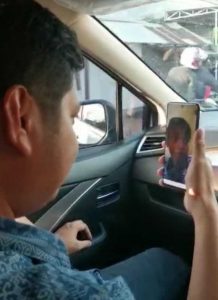 Anak Penjual Kerupuk Dapat Bantuan Sepeda, Parni : Saya Bergerak atas Perintah Ketua KNPI Sulsel