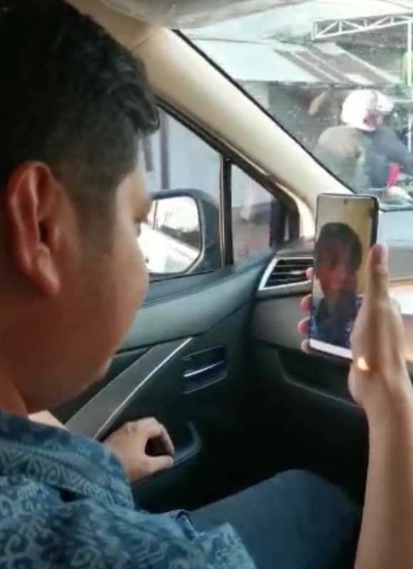 Anak Penjual Kerupuk Dapat Bantuan Sepeda, Parni : Saya Bergerak atas Perintah Ketua KNPI Sulsel