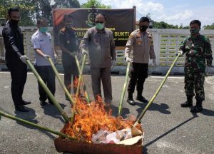 Disaksikan Forkopimda, Kejari Lutim Musnahkan Barang Bukti