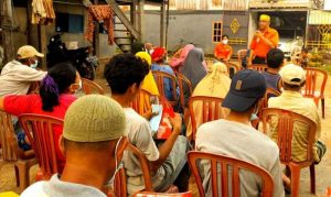 13.11 foto kartu Kartu Program Prioritas Anir-Lutfi Disambut Antusias Emak-Emak