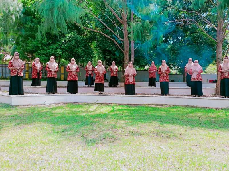 Dukung Tenaga Kesehatan, DWP Luwu Timur Lakukan Gerakan Tepuk Tangan 56 detik